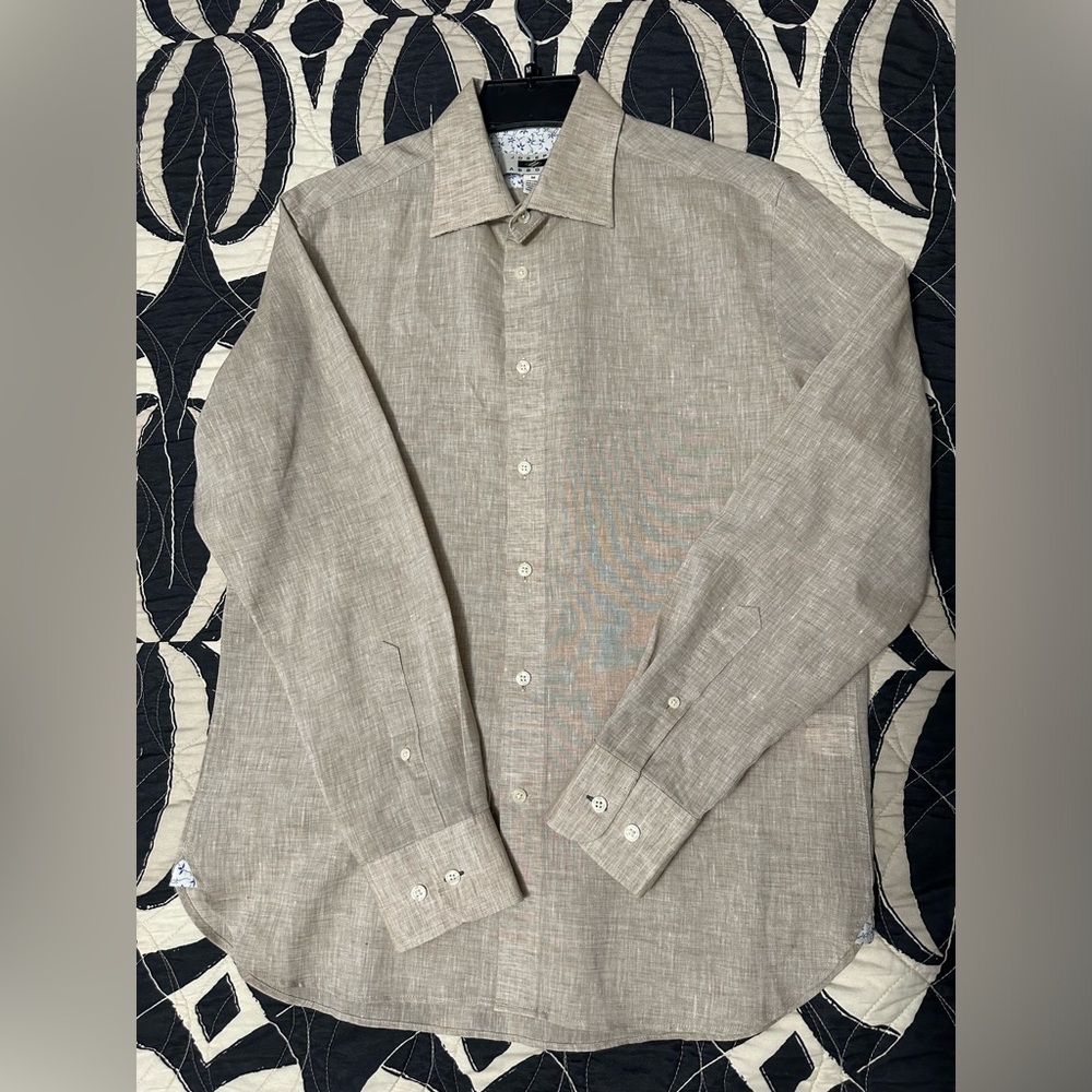 Joseph Abboud collar dress shirt. Excellent condition. Size Medium